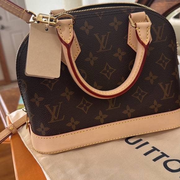 NEW! ALMA BB FROM THE BOUTIQUE! NEW MODEL WITH ADJUSTABLE STRAP! 2025 - Picture 9 of 17